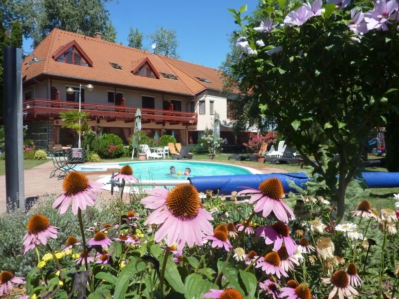 Zsanett Hotel